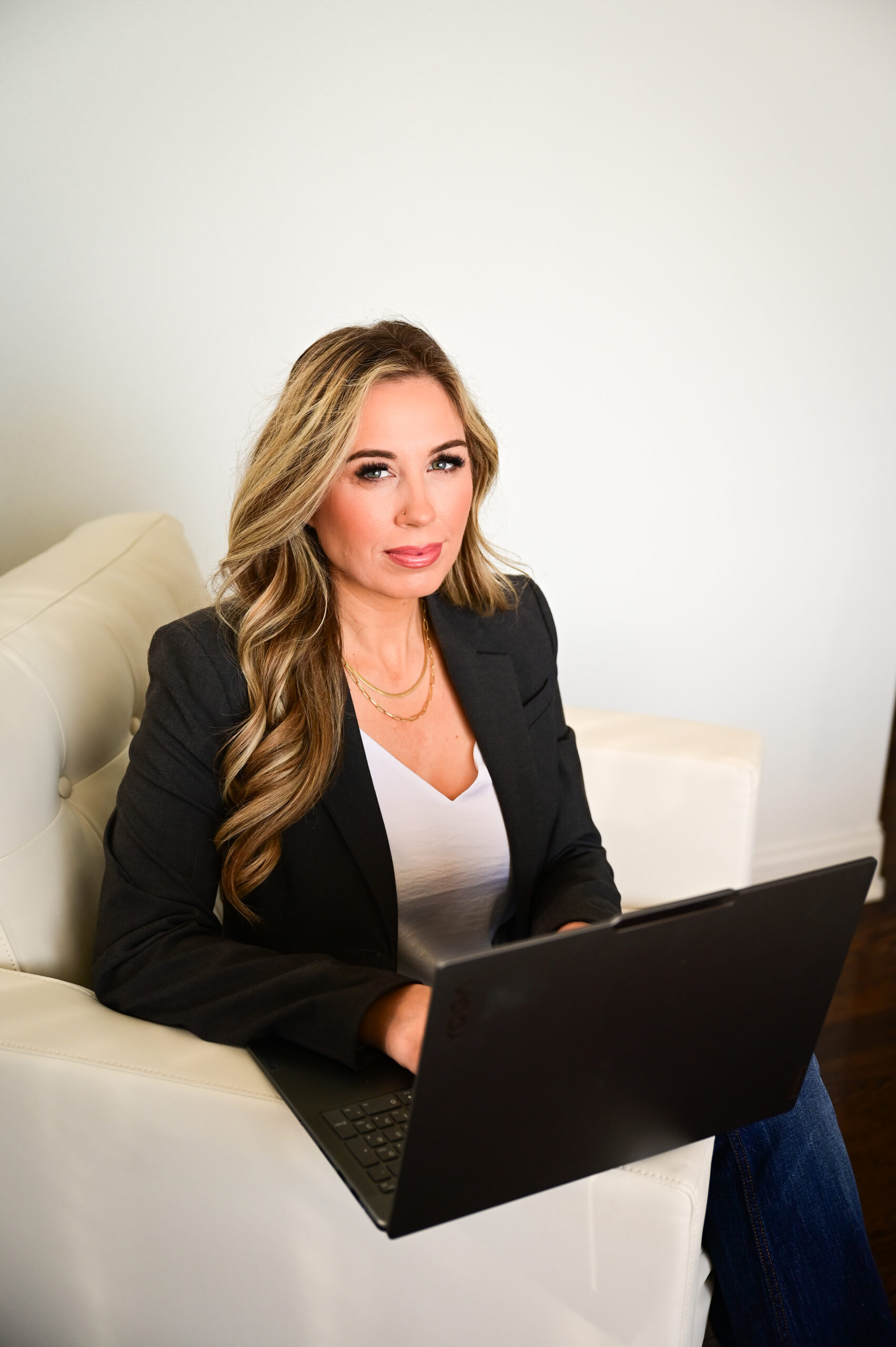 Jen Fizer, CEO and Fractional CFO at MKB - Professional speaker and podcast guest